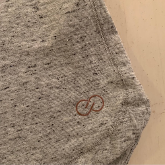 CALIA // Grey Top Medium - Picture 5 of 16